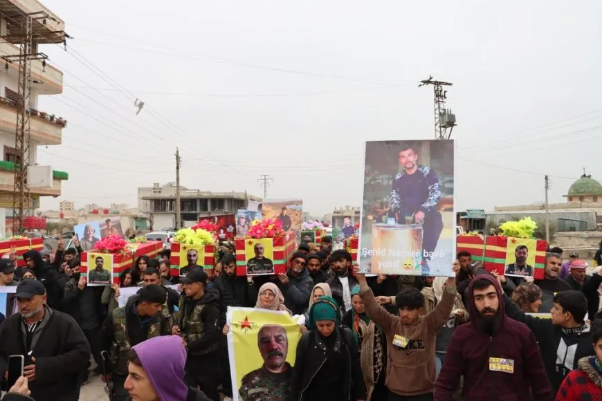 Tens of thousands in Kobani attend funeral of 10 martyrs 