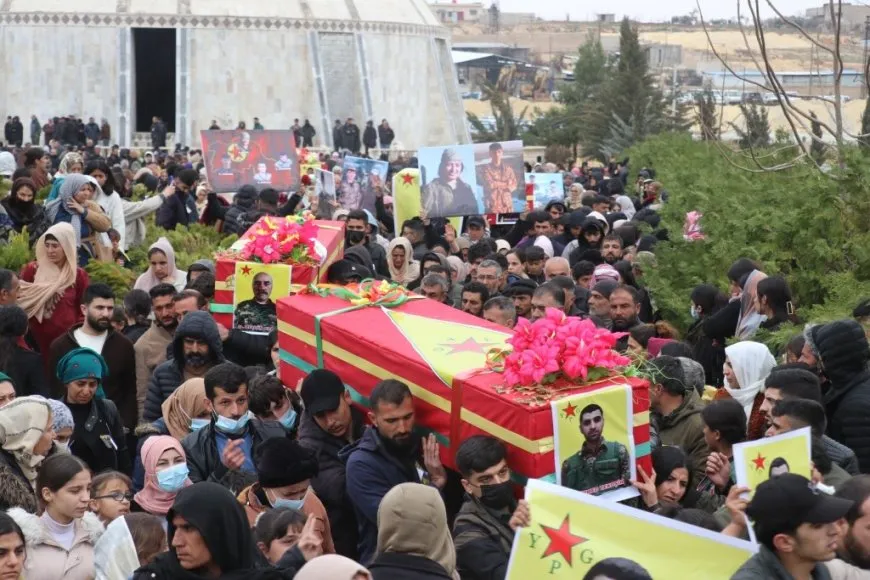 Tens of thousands in Kobani attend funeral of 10 martyrs 