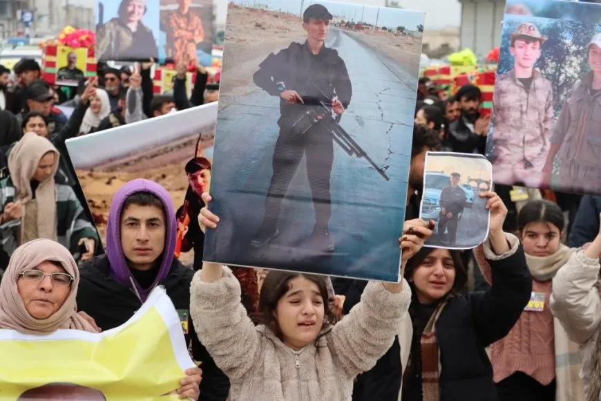 Tens of thousands in Kobani attend funeral of 10 martyrs 