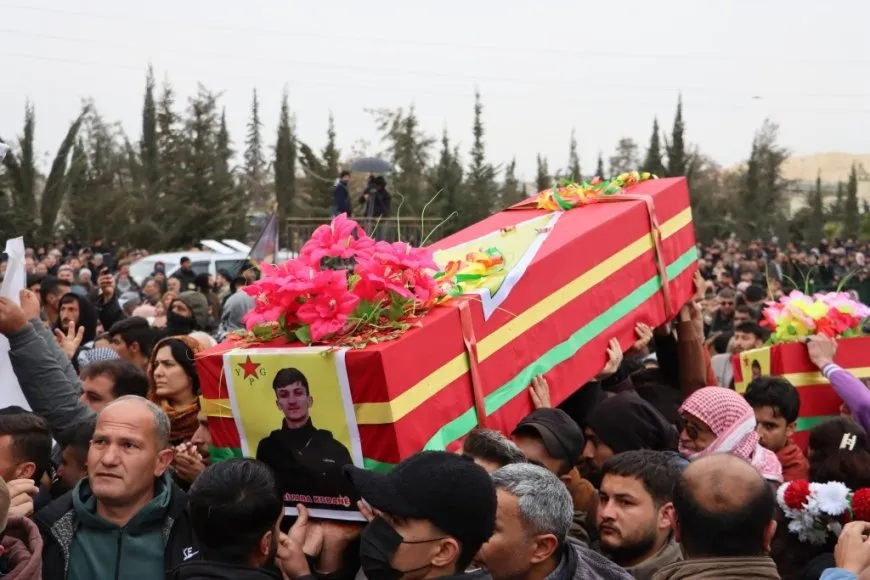 Tens of thousands in Kobani attend funeral of 10 martyrs 
