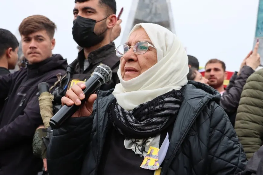 Tens of thousands in Kobani attend funeral of 10 martyrs 