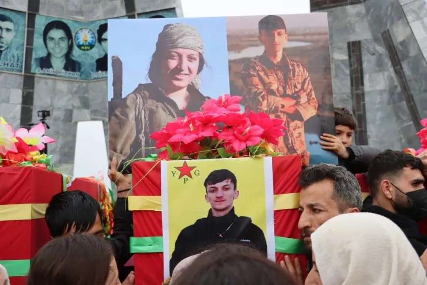 Tens of thousands in Kobani attend funeral of 10 martyrs 