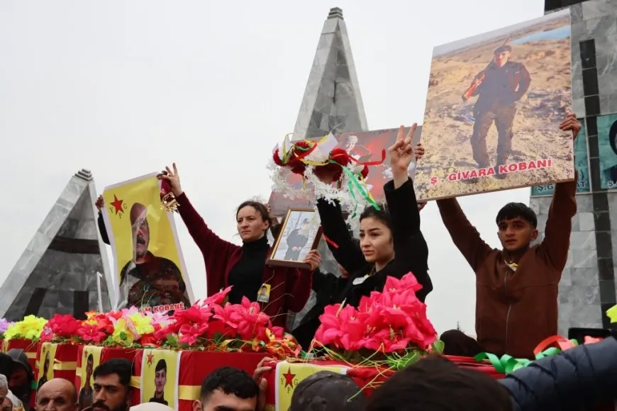 Tens of thousands in Kobani attend funeral of 10 martyrs 