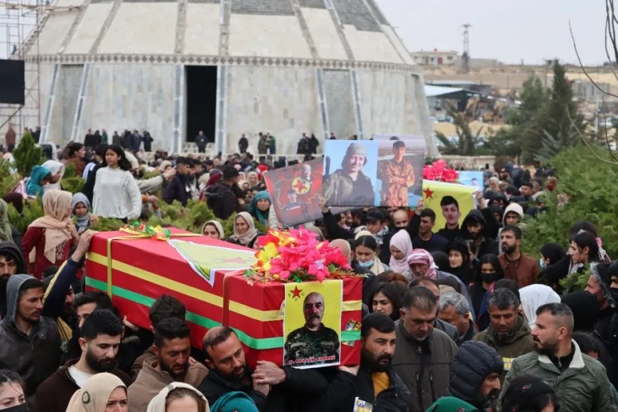 Tens of thousands in Kobani attend funeral of 10 martyrs 
