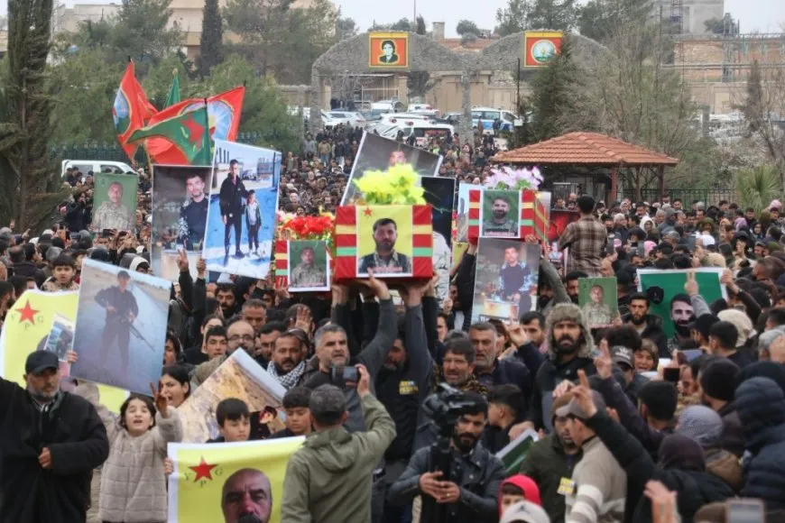 Tens of thousands in Kobani attend funeral of 10 martyrs 