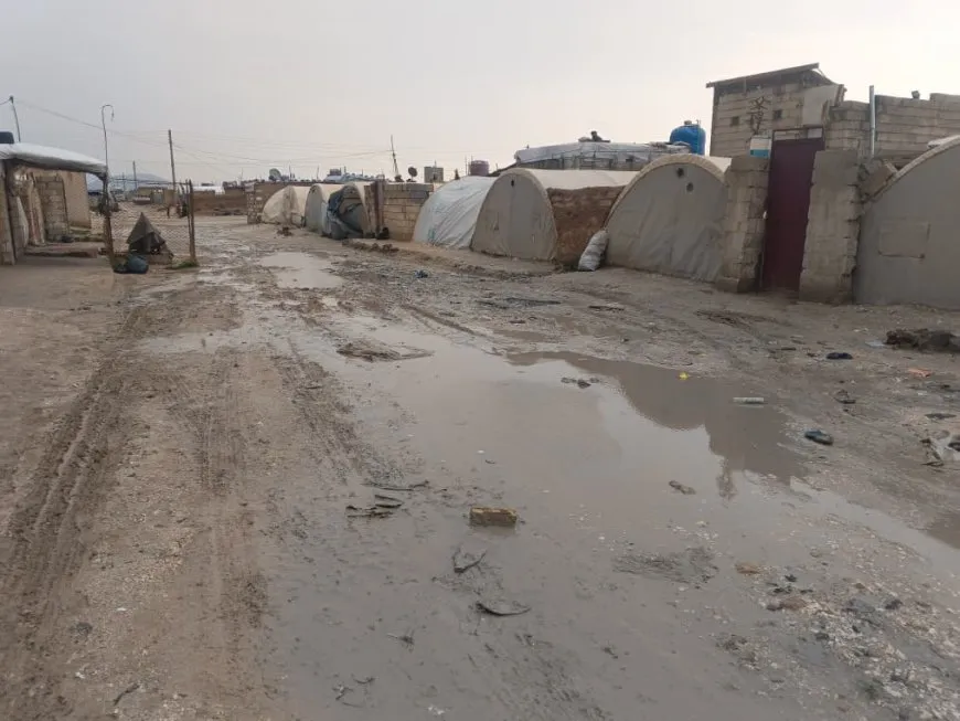 Rainfall floods tents of displaced people from Serê Kaniyê in Hasaka