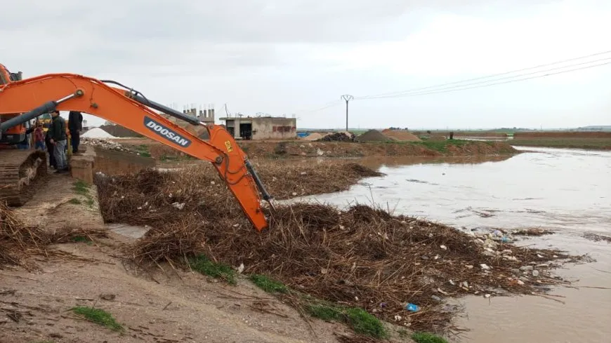 Tel Tamr municipalities work to reopen Zerghan river channel