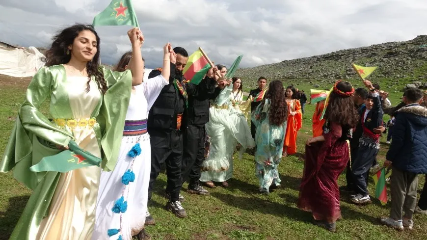 Thousands celebrate Newroz, stress need for unity, strengthening democracy