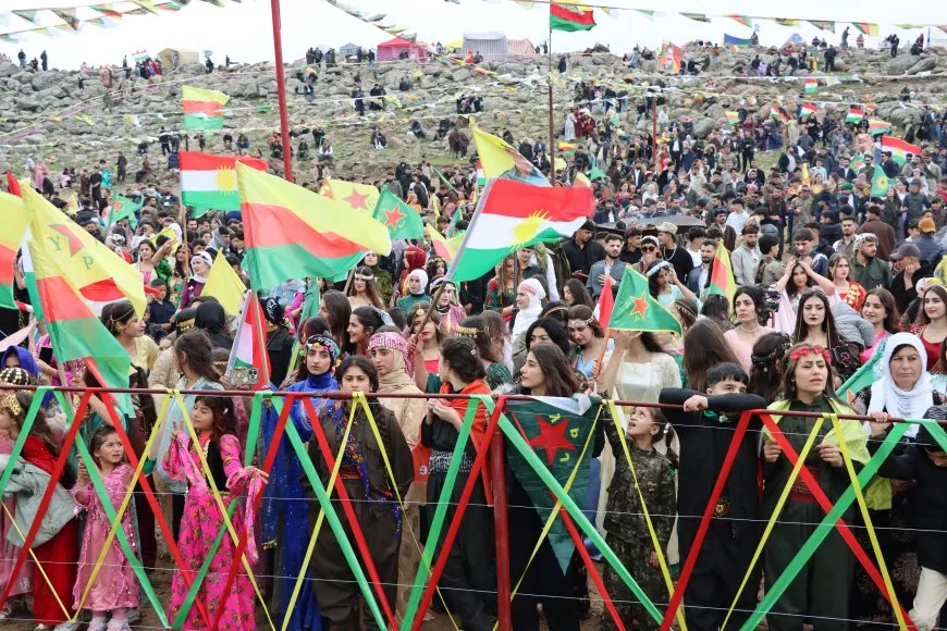 Thousands celebrate Newroz, stress need for unity, strengthening democracy