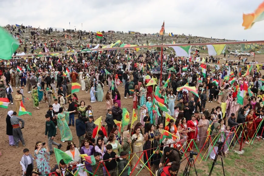 Thousands celebrate Newroz, stress need for unity, strengthening democracy
