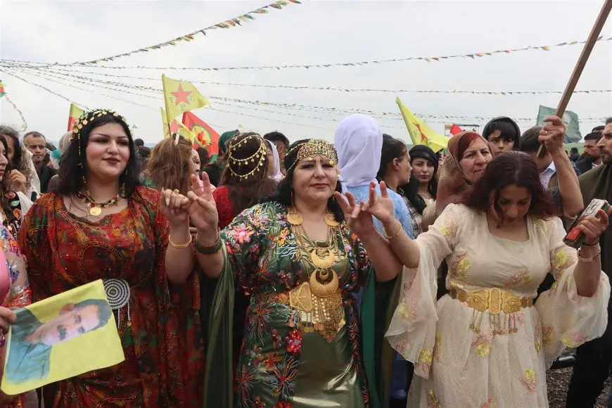 Thousands celebrate Newroz, stress need for unity, strengthening democracy