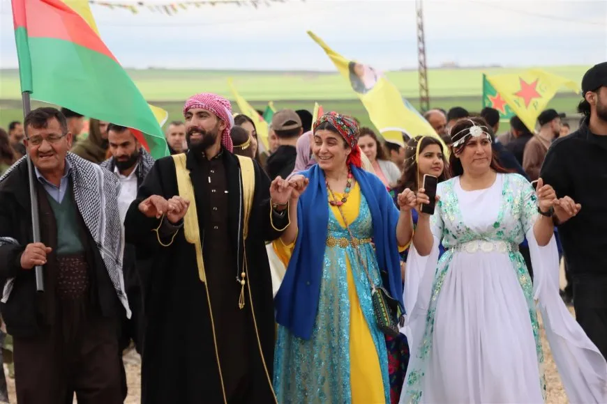 Thousands celebrate Newroz, stress need for unity, strengthening democracy