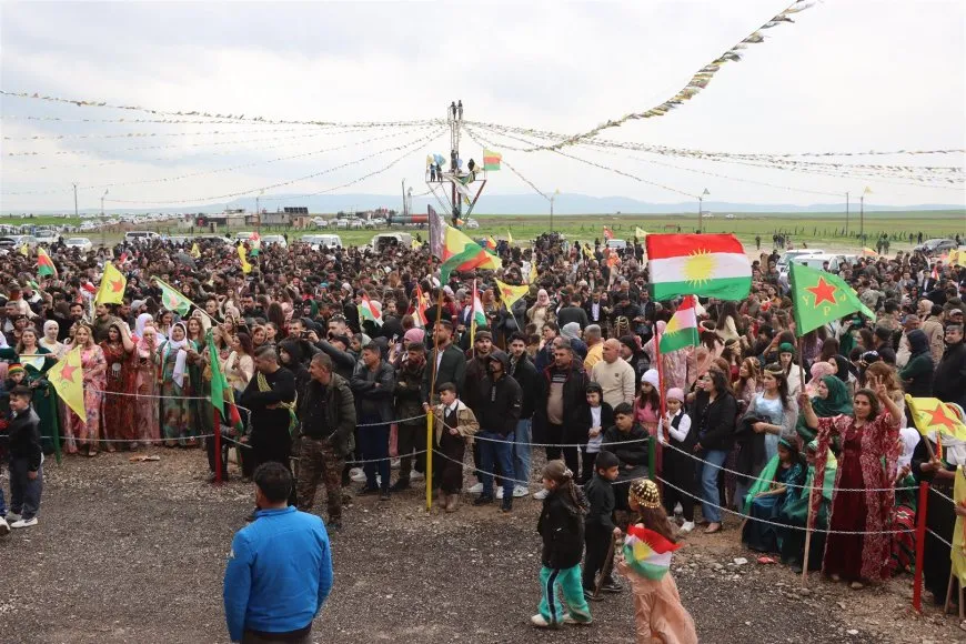 Thousands celebrate Newroz, stress need for unity, strengthening democracy