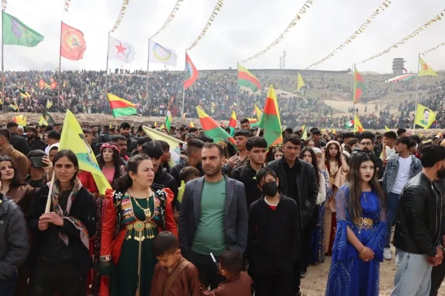 Thousands celebrate Newroz, stress need for unity, strengthening democracy