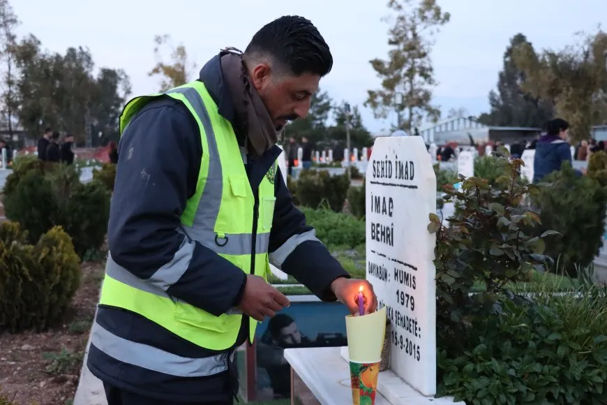 Lighting candles at Martyrs' Shrines in Qamishlo on eve of Newroz