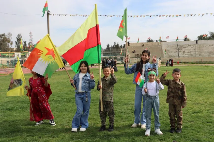 Thousands head to Newroz celebration squares in Qamishlo, Tirbespiyê, Amuda