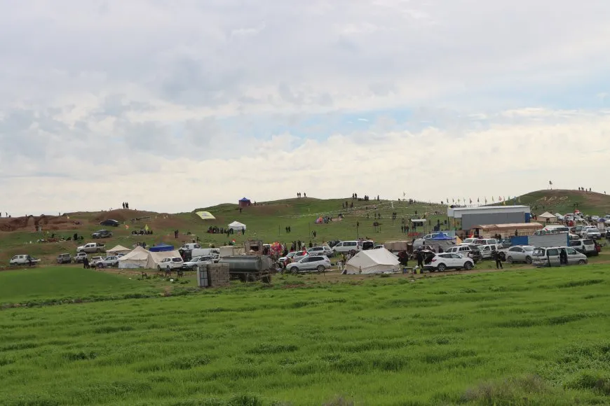 Thousands head to Newroz celebration squares in Qamishlo, Tirbespiyê, Amuda