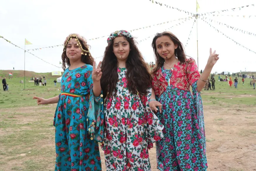 Thousands head to Newroz celebration squares in Qamishlo, Tirbespiyê, Amuda