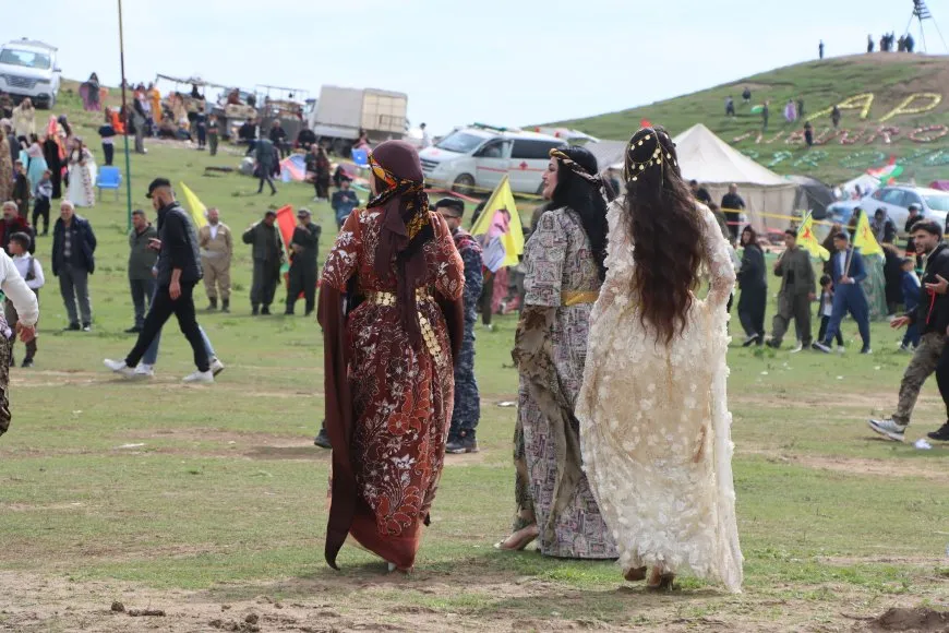 Thousands head to Newroz celebration squares in Qamishlo, Tirbespiyê, Amuda