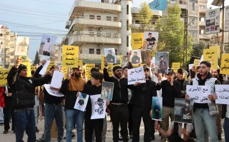 Protest held in front of UNHCR building demanding release of prisoners