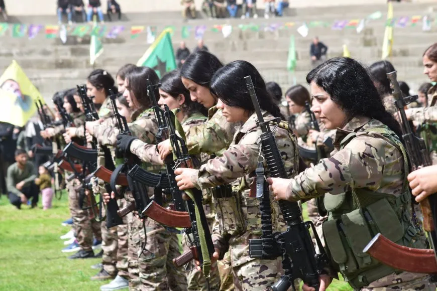 Residents of Qamishlo, Tirbespiye, Amuda celebrate Leader’s birthday, founding of YPJ