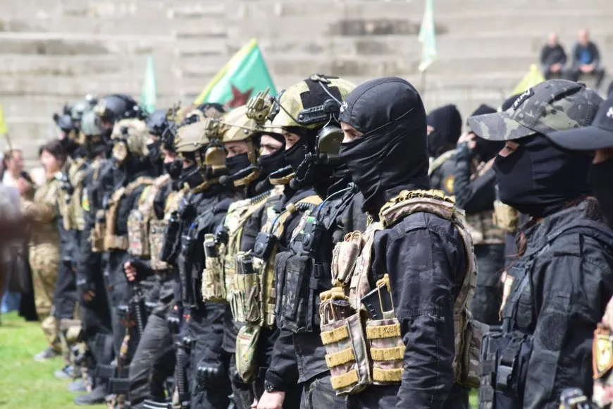 Residents of Qamishlo, Tirbespiye, Amuda celebrate Leader’s birthday, founding of YPJ