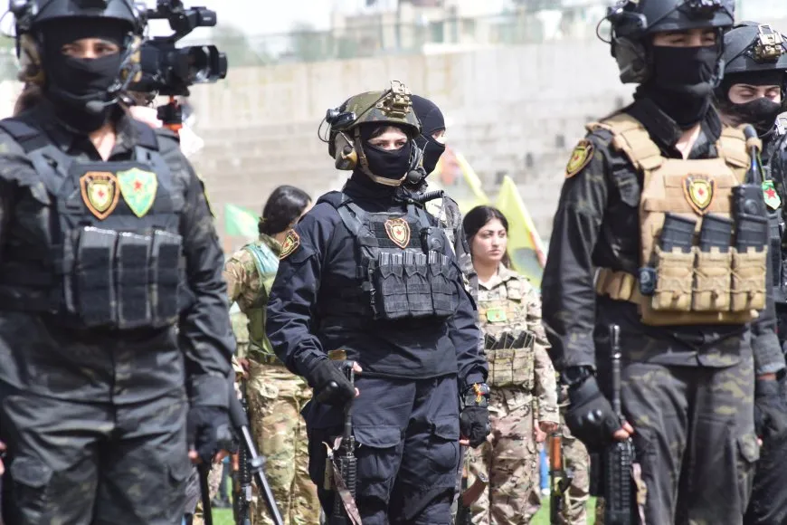 Residents of Qamishlo, Tirbespiye, Amuda celebrate Leader’s birthday, founding of YPJ