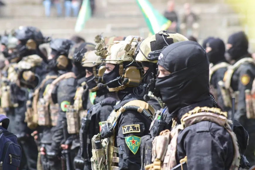 Residents of Qamishlo, Tirbespiye, Amuda celebrate Leader’s birthday, founding of YPJ
