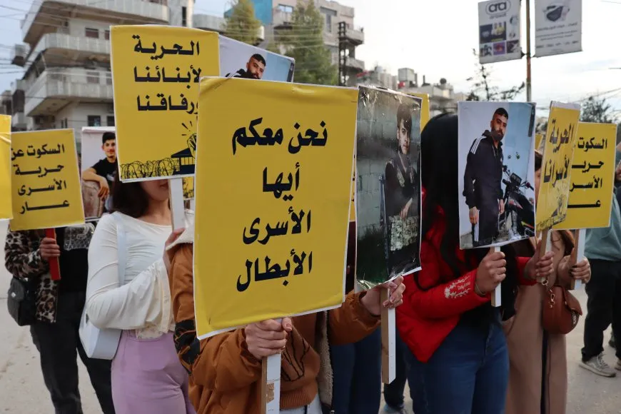 Protest held in front of UNHCR building demanding release of prisoners