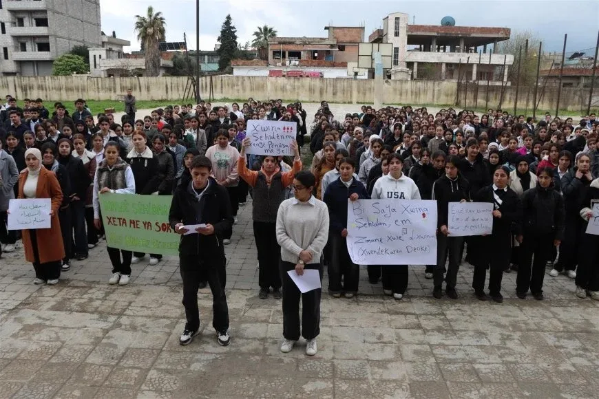 Derik students condemn Interim Govt.'s attempts to change school names