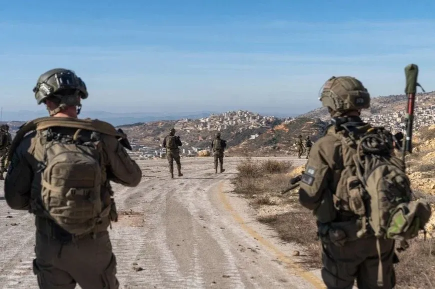 Israeli patrol sets up checkpoint in Quneitra, inspects passersby