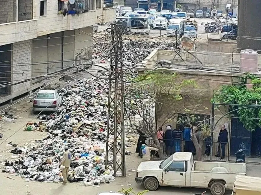“Mountains of Waste” overwhelm Damascus, its countryside