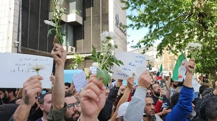 Protest in Damascus calls for “Law and Justice” amid tensions and assaults