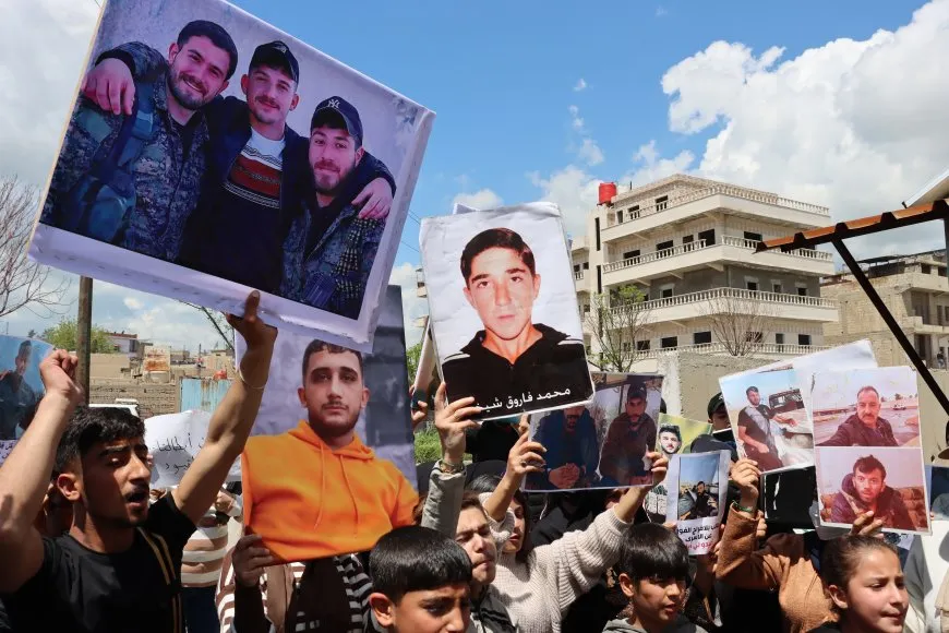 Captives' families protest, meet with political body in Hasaka