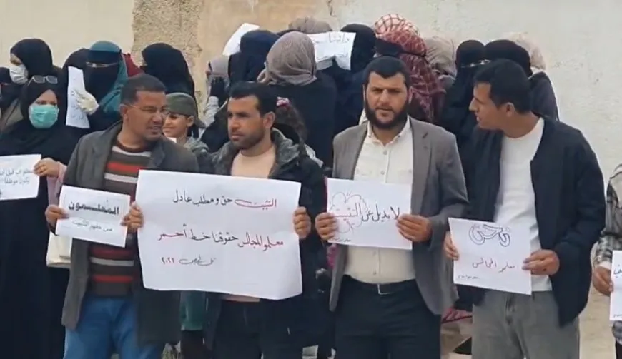 Girê Spî teachers protest demanding better working conditions