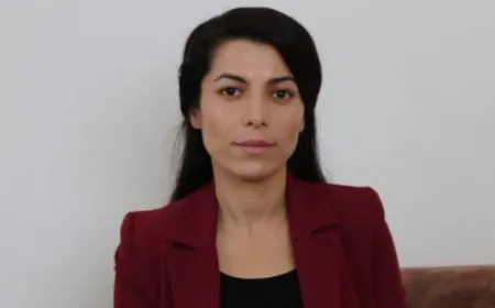 Iranian authorities issue new sentence against activist Warisha Moradi