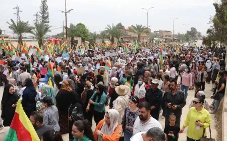 Huge crowds in Hasaka hand over demands list to governorate on Kurdish language