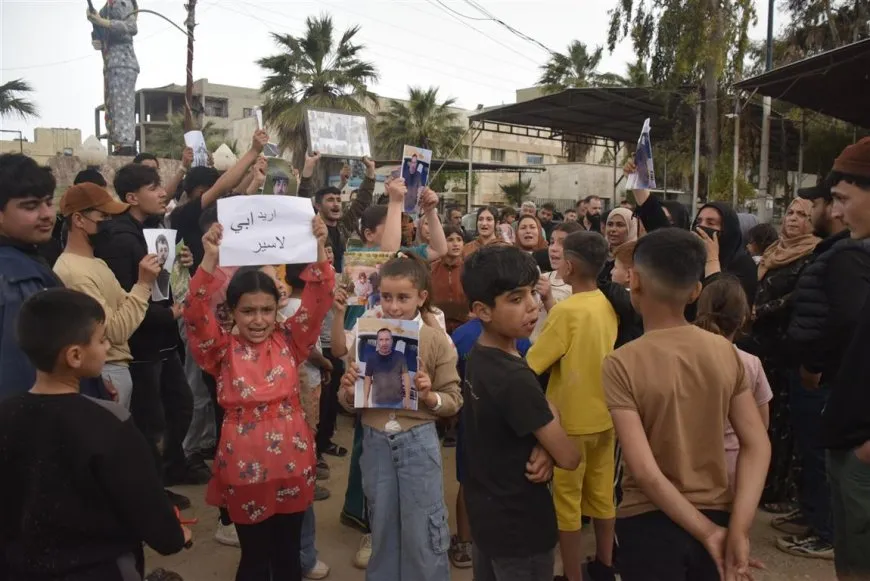 Families of detainees in Hasaka, Darbasiyah demand immediate release of prisoners