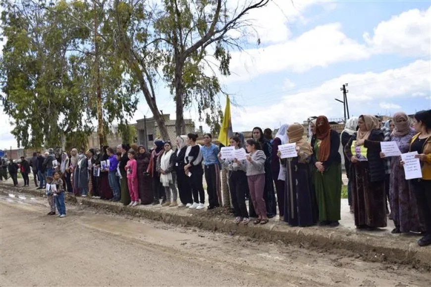 Protesters in Tel Tamr block M4 highway amid calls to release prisoners