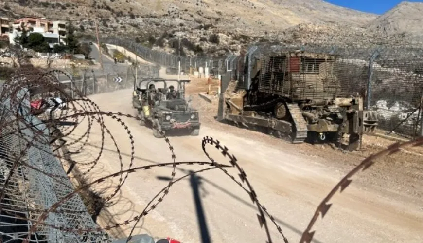 Israeli forces place barbed wire inside buffer zone in Quneitra countryside