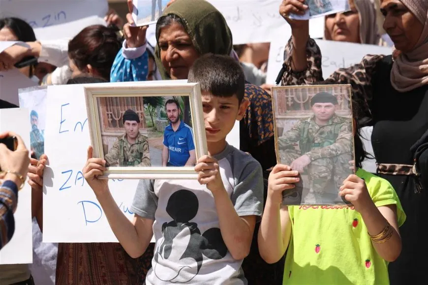 March in Derbasiyah demands prisoners' release, handover of martyrs' bodies