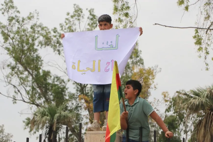 Huge crowds in Hasaka hand over demands list to governorate on Kurdish language