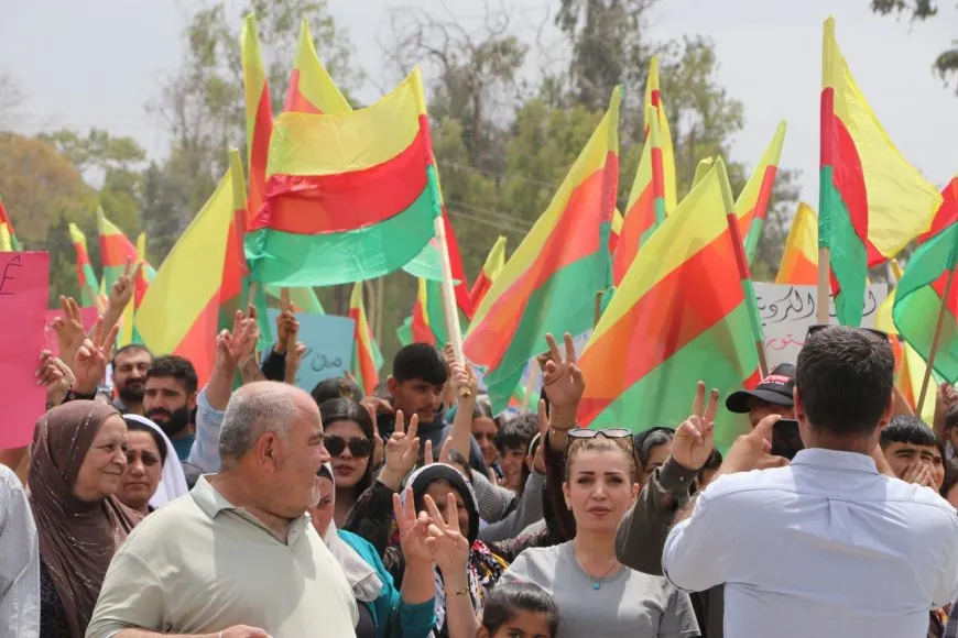 Huge crowds in Hasaka hand over demands list to governorate on Kurdish language