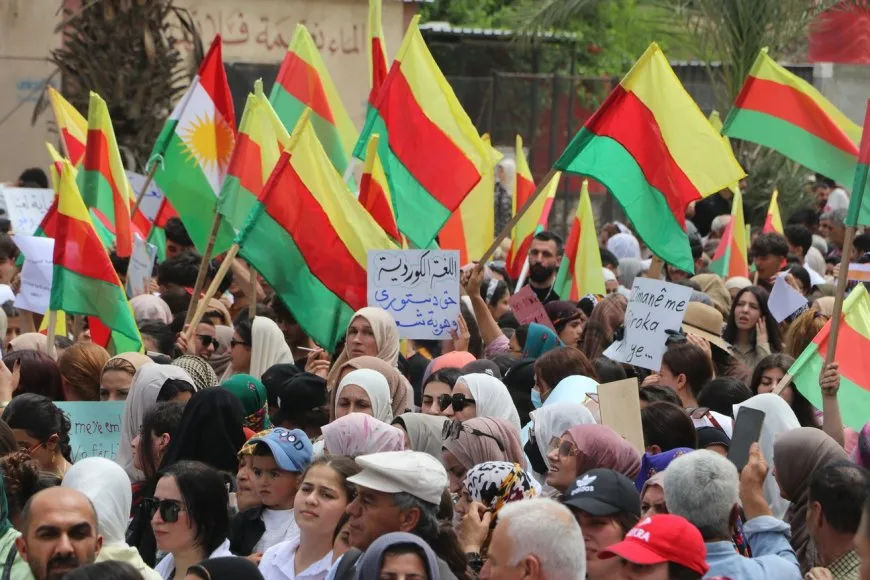 Huge crowds in Hasaka hand over demands list to governorate on Kurdish language