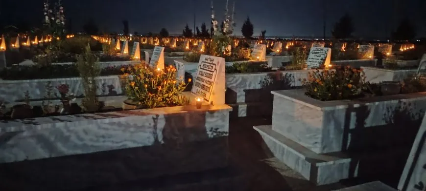 Candles lit at Martyrs’ Shrines on Kurdish Language Day