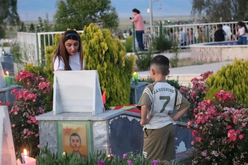 Candles lit at Martyrs’ Shrines on occasion of Eid al-Adha