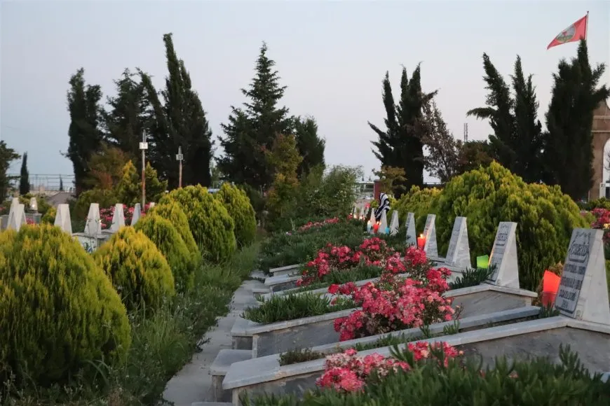Candles lit at Martyrs’ Shrines on occasion of Eid al-Adha