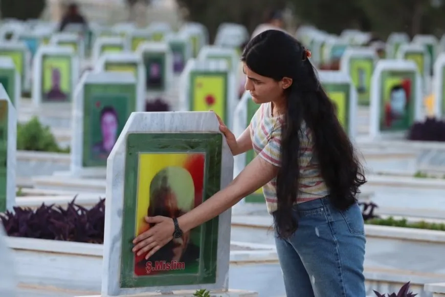 Candles lit at Martyrs’ Shrines on occasion of Eid al-Adha