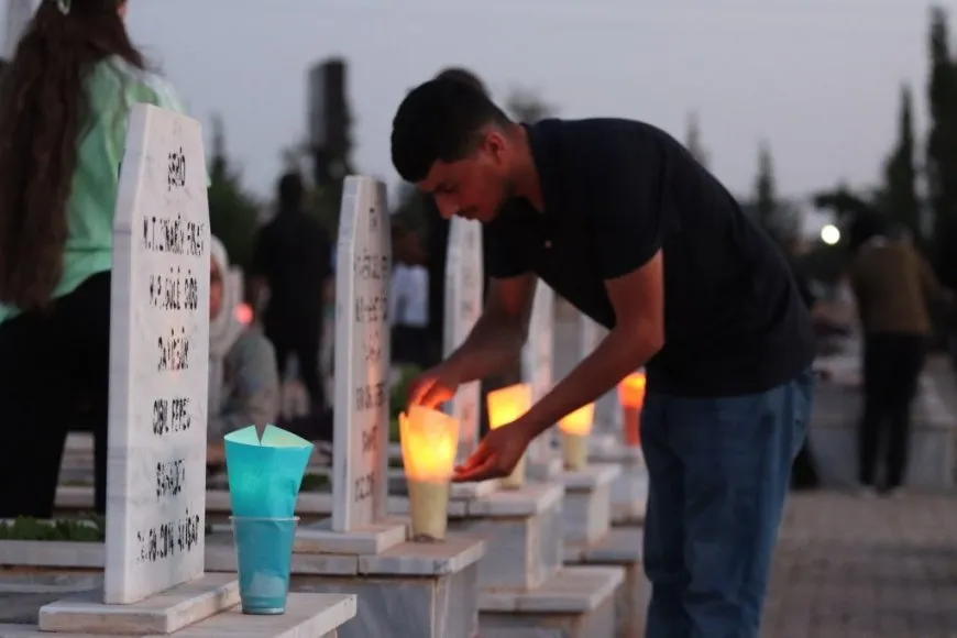 Candles lit at Martyrs’ Shrines on occasion of Eid al-Adha