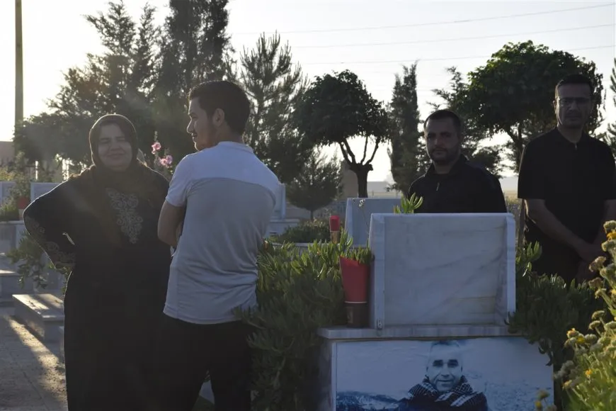 Residents of Jazera and Kobani cities celebrate first day of Eid by visiting martyrs' shrines